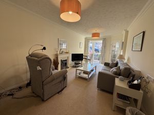 Lounge/Diner- click for photo gallery